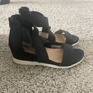 Seychelles size 8 sandal
